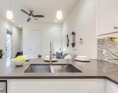 1106 Lambie St - Photo Thumbnail 3