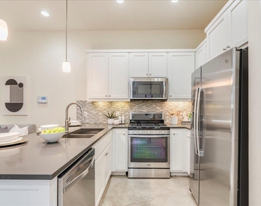 1106 Lambie St - Photo Thumbnail 5