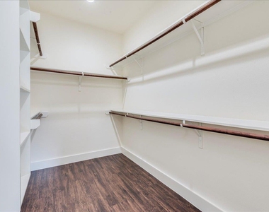 1106 Lambie St - Photo Thumbnail 10
