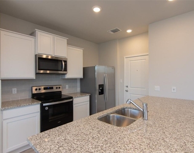 605 W South St - Photo Thumbnail 12