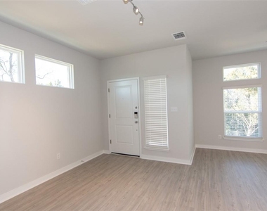 605 W South St - Photo Thumbnail 7