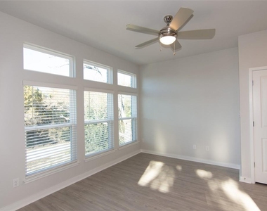 605 W South St - Photo Thumbnail 5