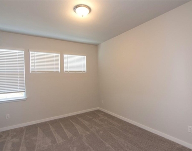 605 W South St - Photo Thumbnail 23