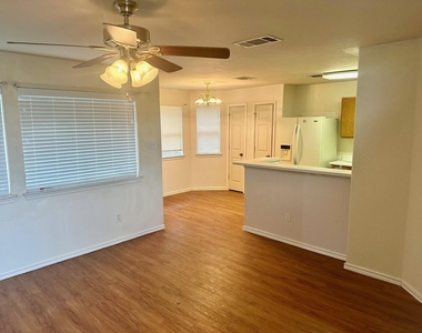 802 Sagewood Trl - Photo Thumbnail 9