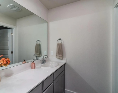 7501 Travertine Spring Dr - Photo Thumbnail 23