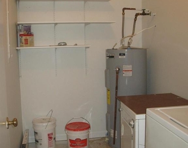 270 Albert Ct - Photo Thumbnail 9