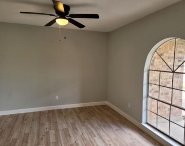 6317 Thurgood Ave - Photo Thumbnail 4
