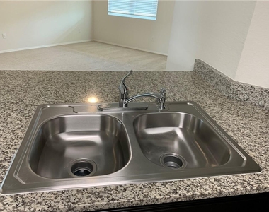 15002 Kent Justin Dr - Photo Thumbnail 12