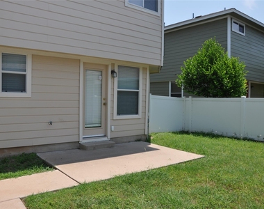 1328 Davis Mountain Loop - Photo Thumbnail 16