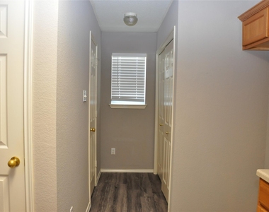 1328 Davis Mountain Loop - Photo Thumbnail 8