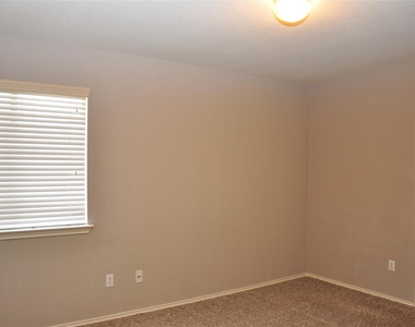 1328 Davis Mountain Loop - Photo Thumbnail 13