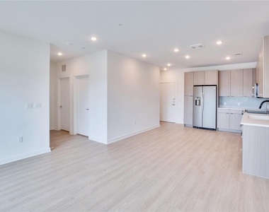 4802 S Congress Ave - Photo Thumbnail 6