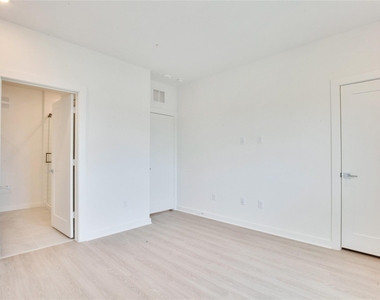 4802 S Congress Ave - Photo Thumbnail 9