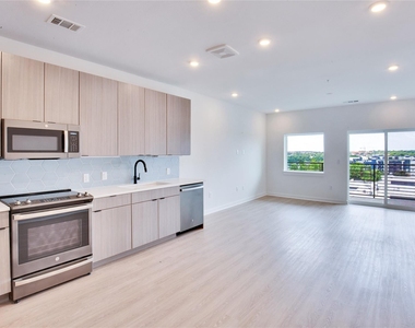 4802 S Congress Ave - Photo Thumbnail 4