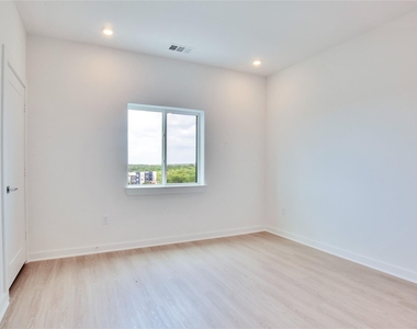 4802 S Congress Ave - Photo Thumbnail 8