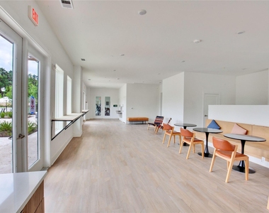 4802 S Congress Ave - Photo Thumbnail 17
