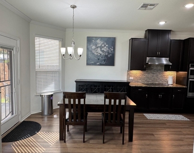 505 Weizenbock Ln - Photo Thumbnail 5