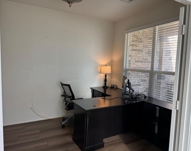 505 Weizenbock Ln - Photo Thumbnail 16