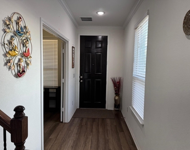505 Weizenbock Ln - Photo Thumbnail 6