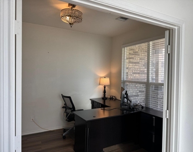 505 Weizenbock Ln - Photo Thumbnail 17