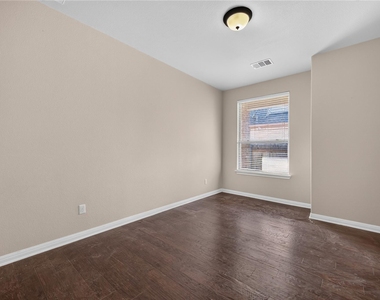 4002 Remington Rd - Photo Thumbnail 21