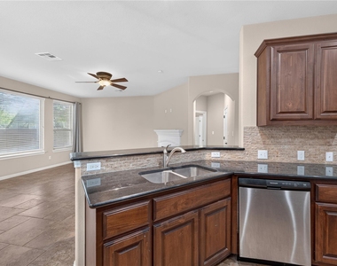 4002 Remington Rd - Photo Thumbnail 12