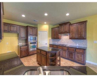 4002 Remington Rd - Photo Thumbnail 4