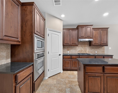 4002 Remington Rd - Photo Thumbnail 10