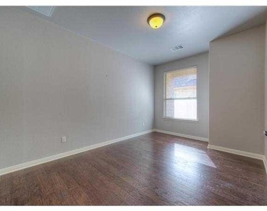 4002 Remington Rd - Photo Thumbnail 2