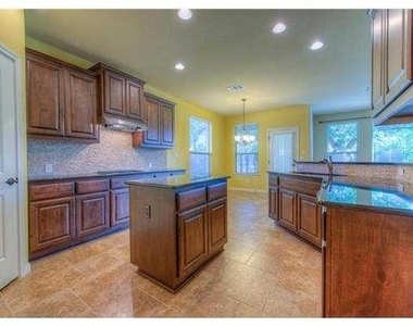 4002 Remington Rd - Photo Thumbnail 6