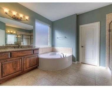 4002 Remington Rd - Photo Thumbnail 9