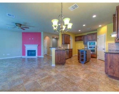 4002 Remington Rd - Photo Thumbnail 5