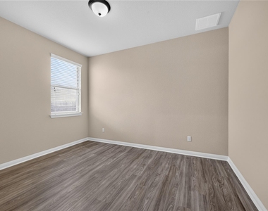4002 Remington Rd - Photo Thumbnail 22
