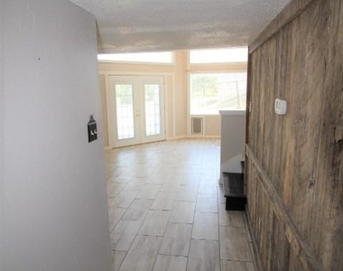 805 Paisley Dr - Photo Thumbnail 5