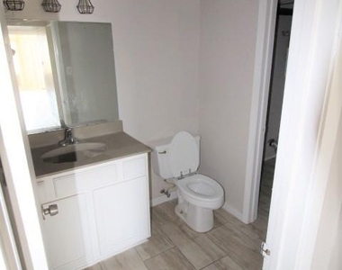 805 Paisley Dr - Photo Thumbnail 3