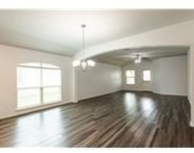 209 Reagor Dr - Photo Thumbnail 8
