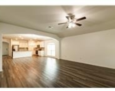 209 Reagor Dr - Photo Thumbnail 4