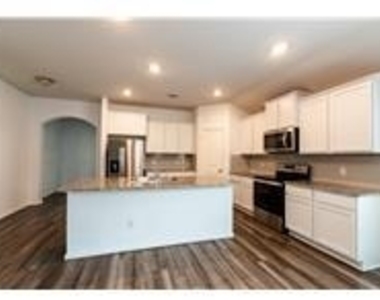 209 Reagor Dr - Photo Thumbnail 1