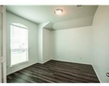 209 Reagor Dr - Photo Thumbnail 10