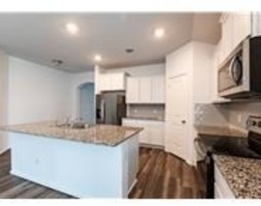 209 Reagor Dr - Photo Thumbnail 3