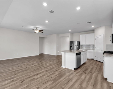 405 Grasslands Trl - Photo Thumbnail 23