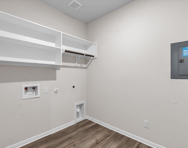 405 Grasslands Trl - Photo Thumbnail 13