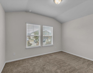 405 Grasslands Trl - Photo Thumbnail 5
