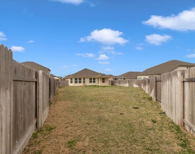405 Grasslands Trl - Photo Thumbnail 36