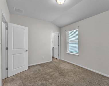 405 Grasslands Trl - Photo Thumbnail 14