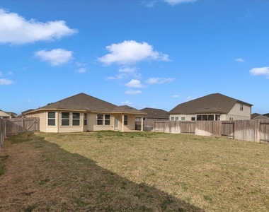 405 Grasslands Trl - Photo Thumbnail 38