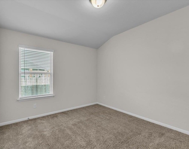 405 Grasslands Trl - Photo Thumbnail 10