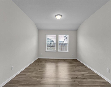 405 Grasslands Trl - Photo Thumbnail 18