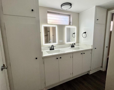 3304 Red River St - Photo Thumbnail 9