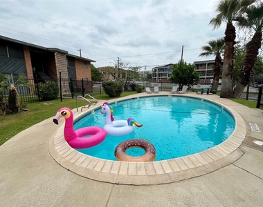 3304 Red River St - Photo Thumbnail 17